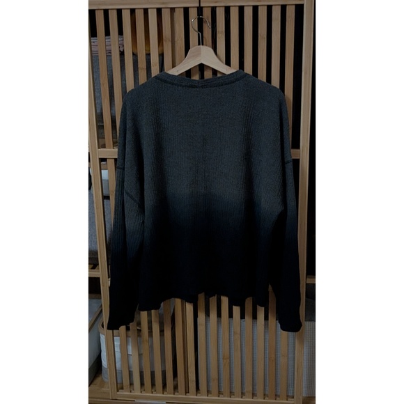 Hot Topic Grey Ombre Cardigan - Picture 2 of 3